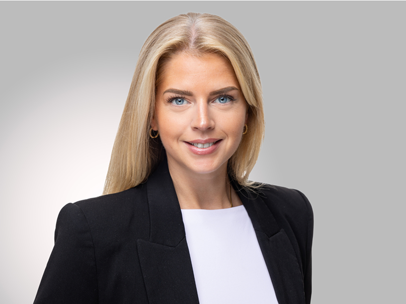 Karen Döpkens - Fachärztin Für Allgemeinmedizin Comanos erhält ISO-Zertifizierungen 9001, 14001 und 45001